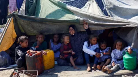 Dire Conditions within northern Gaza as Israeli Tanks Push Forward
